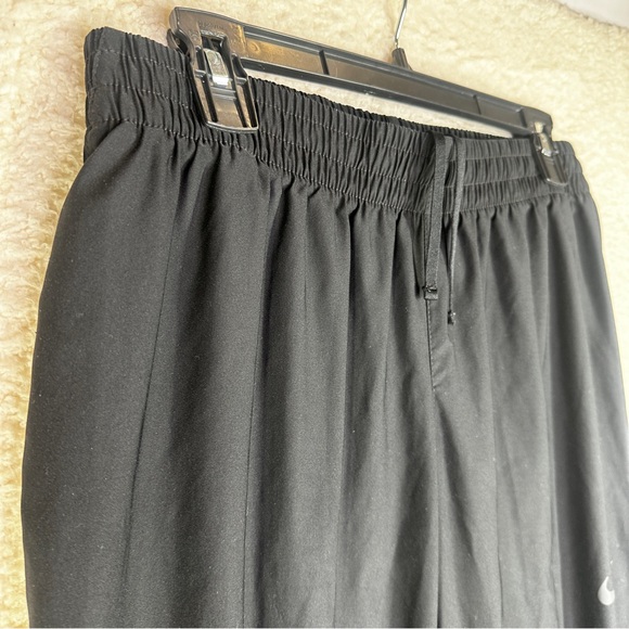 Nike Dri -Fit Cropped Black Jogger Pants Medium - Picture 2 of 12